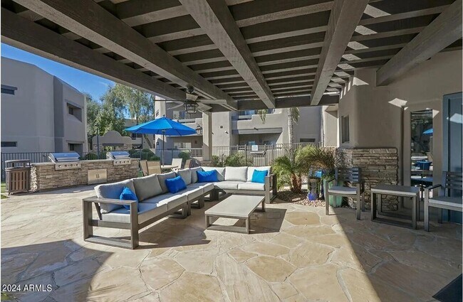 Building Photo - 9259 E Raintree Dr