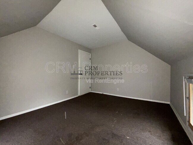 Building Photo - 1039 S Washington St