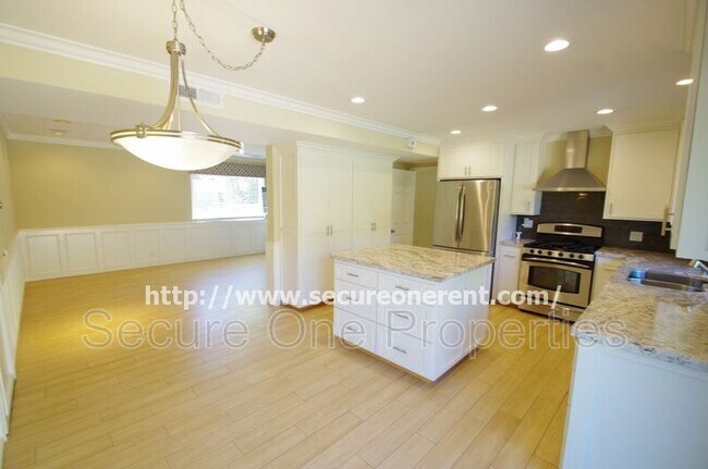 Building Photo - 5827 Fairhaven Ave