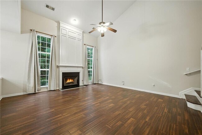 Building Photo - 215 Friars Head Dr NE