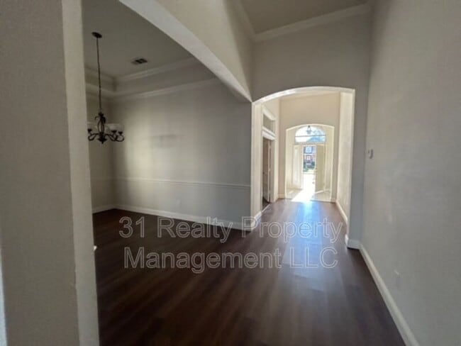 Building Photo - 5404 Briarwood Dr