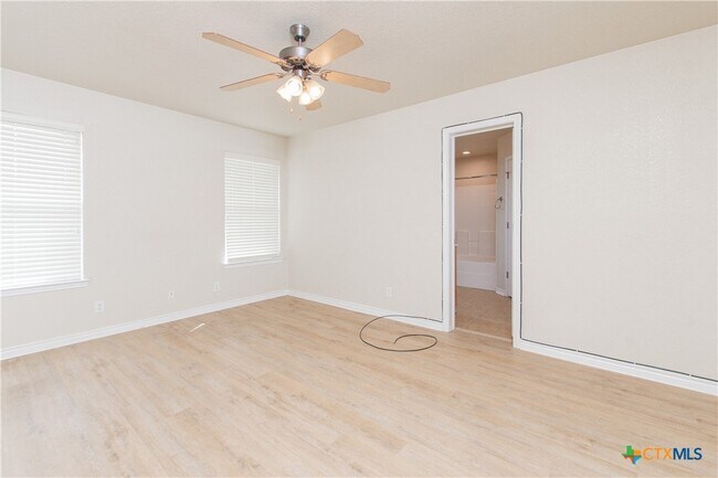 Building Photo - 404 Rowdy Dr