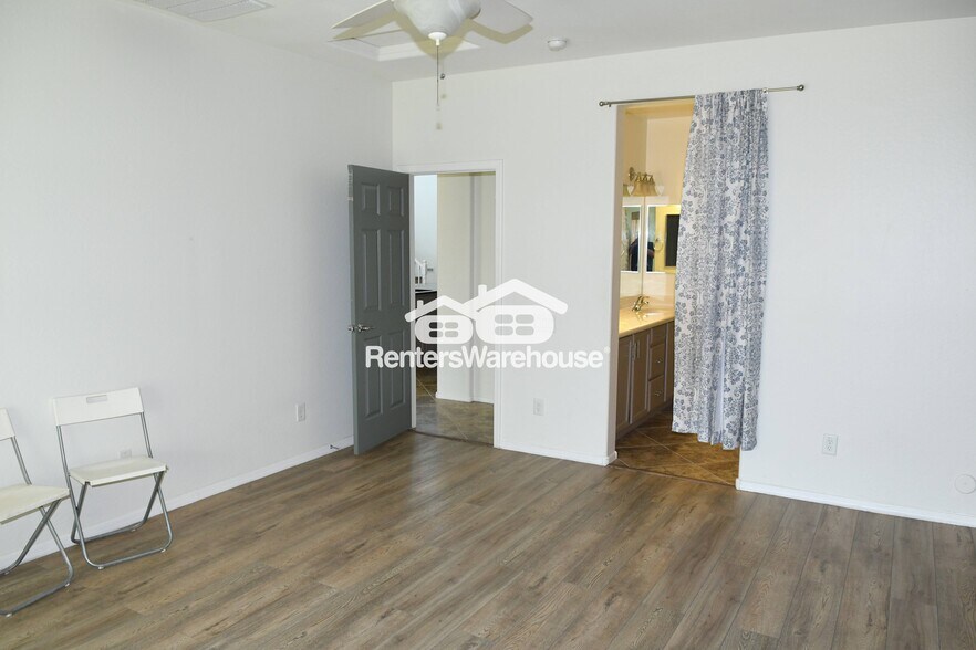 Building Photo - 10827 W Cottontail Ln