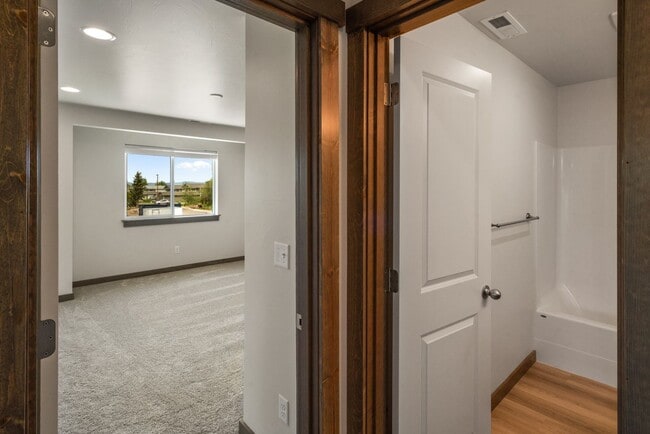 Building Photo - Gorgeous 3 Bedroom condos with double stal...