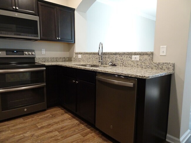 Building Photo - 108 Promenade Ln