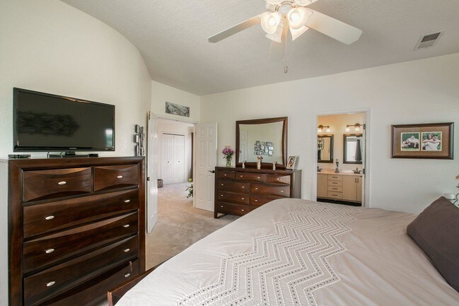 Building Photo - 6809 Medinah Ln NE