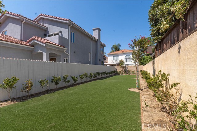 Building Photo - 9246 Cedros Ave