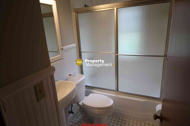 Building Photo - Nice Location near Plamore Park