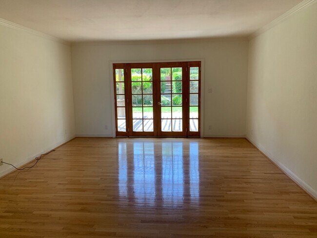 Building Photo - Beautifully Remodeled Evergreen house - hardwood, granite, A/C, stainless - Dogs welcome