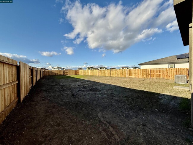 Building Photo - 626 Shefford Dr