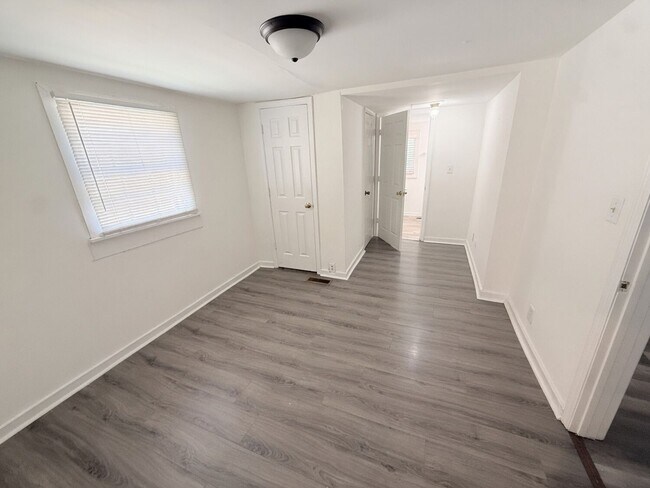 Building Photo - Charming, spacious 3-Bedroom Home in Central Columbia