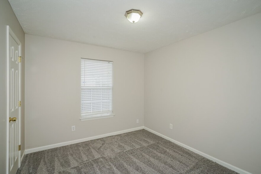 Building Photo - 897 Lavergne Ln