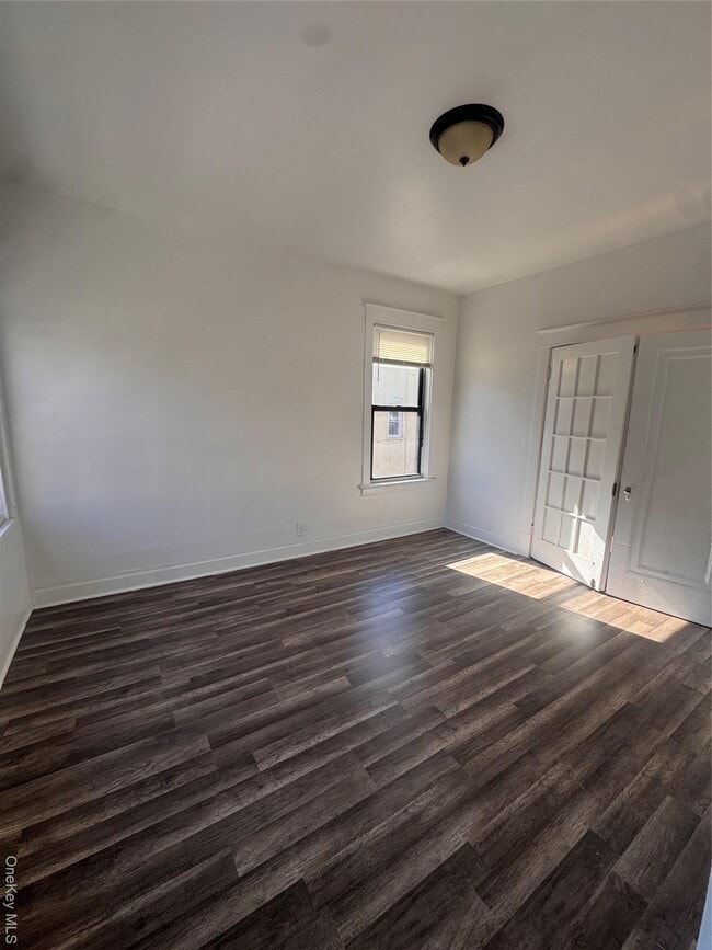 Building Photo - 583 Van Nest Ave