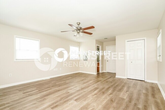 Building Photo - 3 Bedroom Pet-Friendly Home in GREENWOOD, ...