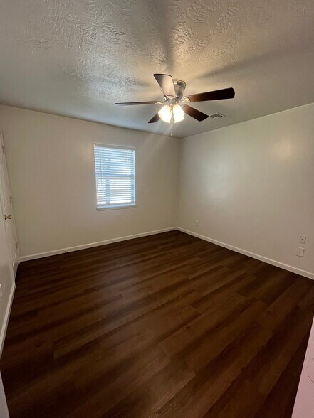 Building Photo - 1102 Shellie Ln