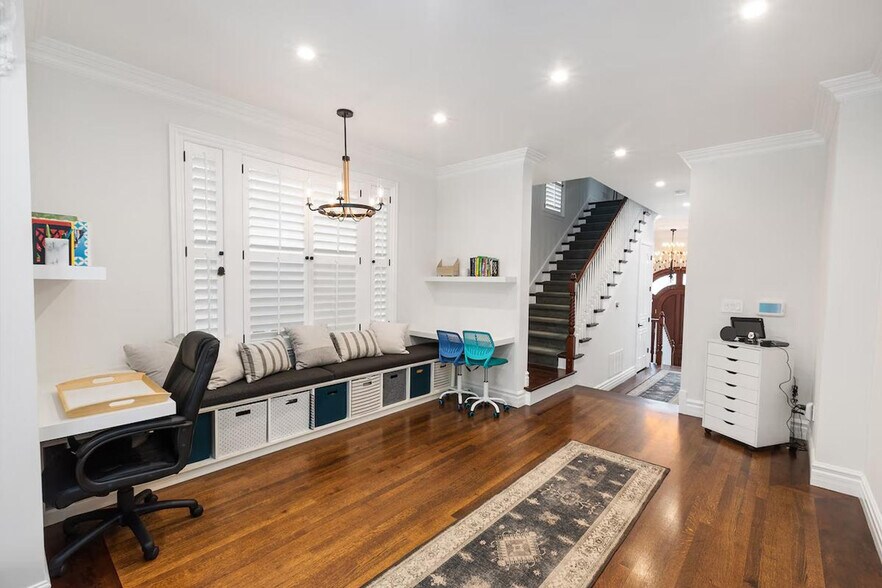 Building Photo - 180 Dorantes Ave