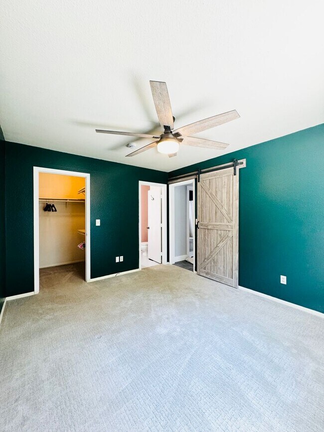 Building Photo - Cute 3 bedroom/ 1.5 bath Ranch Style House with 2 car attached garage in Windsor, CO