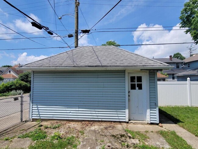 Building Photo - 1257 Creighton Ave