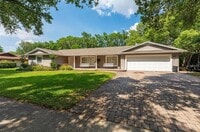 Building Photo - 1111 Pinar Dr