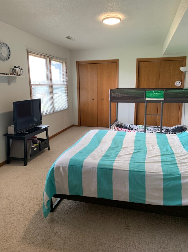 large basement bedroom - 2522 Walden Rd