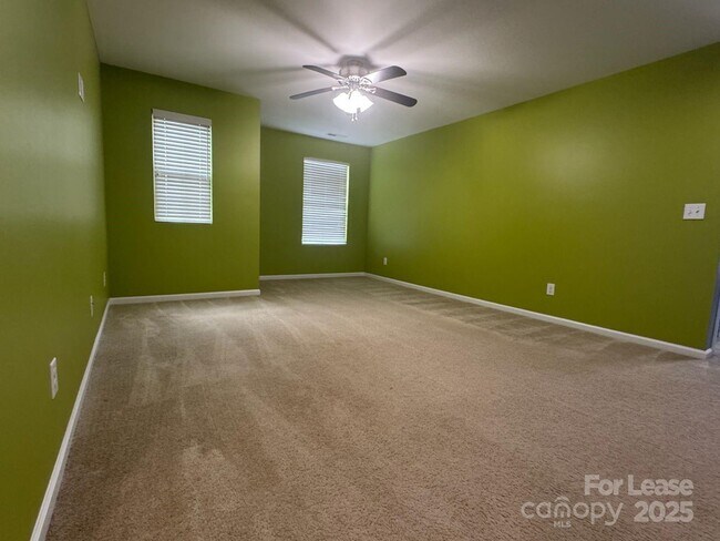 Building Photo - 2202 Laurens Dr