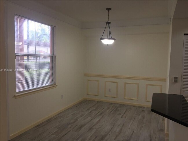 Building Photo - 2014 Alta Meadows Ln