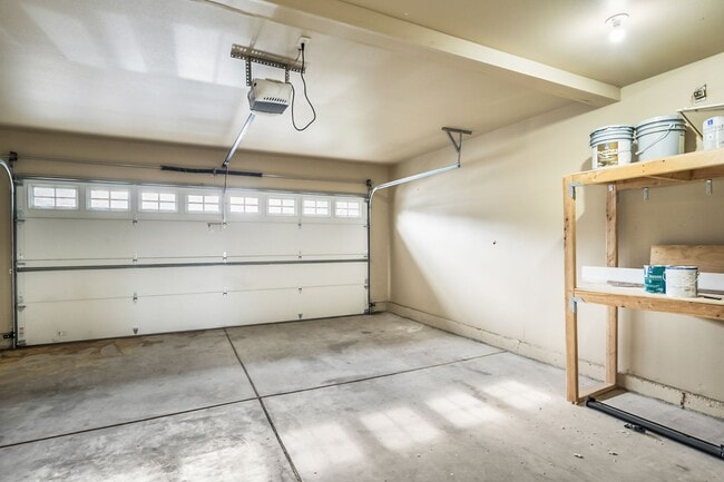 Building Photo - Cozy 3 Bed Home: New Carpet, Fully Fenced Yard & Near Old Mill