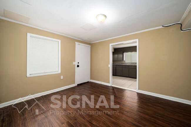 Building Photo - 1156 Skyline Dr
