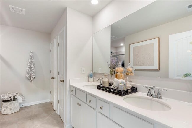 Building Photo - 3642 S Fulton Ave