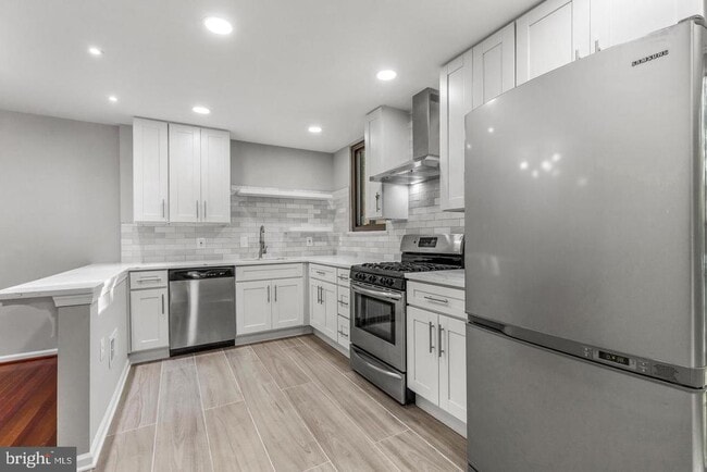 Building Photo - 4921 Sauquoit Ln