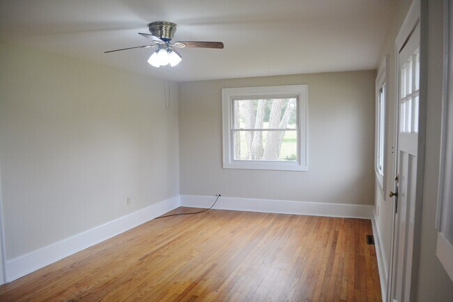 Building Photo - 2 Bedroom/1 Bathroom Brick Home, Lillingto...