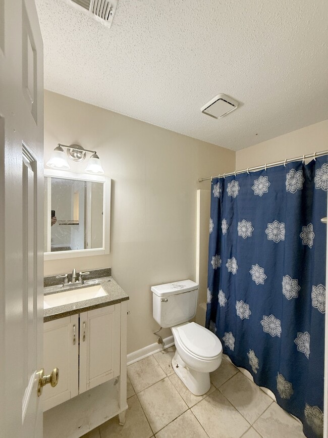 Building Photo - 4975-4977 7 Pine Cir