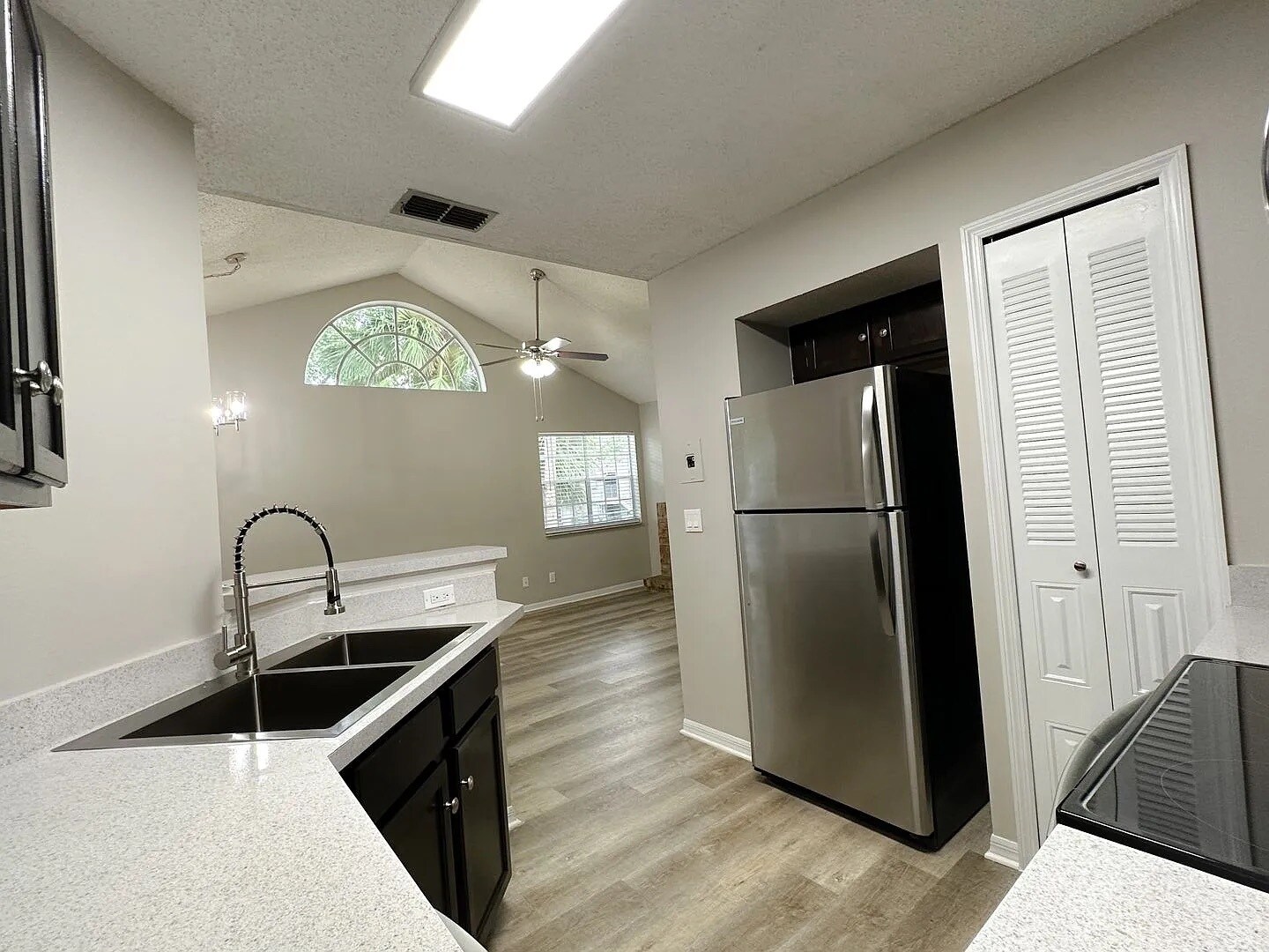 Building Photo - 963 Helmsley Ct
