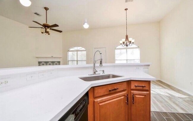 Building Photo - 12755 Mill Ridge Dr