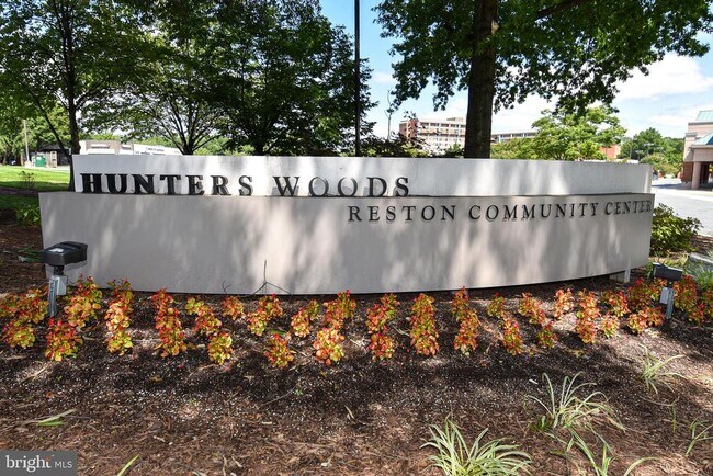Building Photo - 2304 Hunters Square Ct