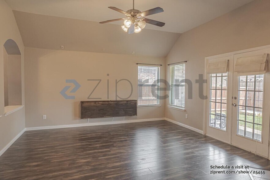 Building Photo - 11853 Del Rio Dr