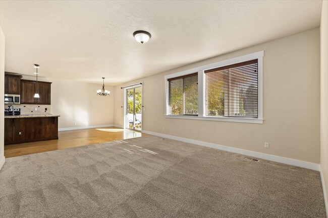 Building Photo - Spacious 5-Bedroom Home (plus bonus room) on ½ Acre in Bridgetower – Rare Meridian Rental!