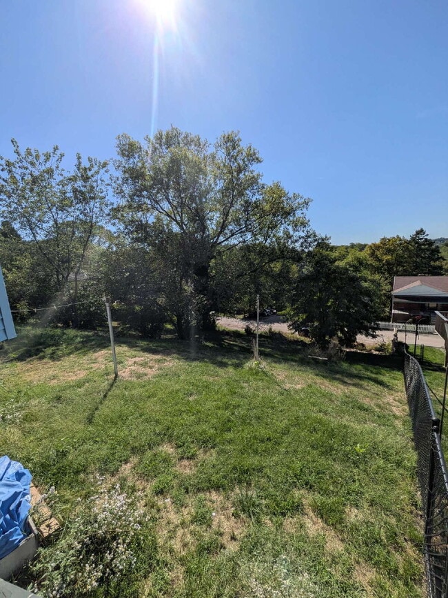 Building Photo - Newly Updated 3 bedroom in Carrick! Section 8 is considered