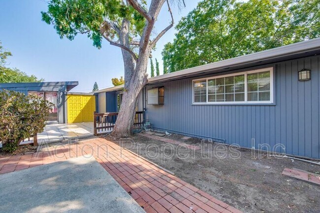 Building Photo - 18850 Newsom Ave