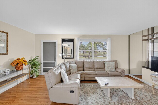 Building Photo - 359 Saxony Trail