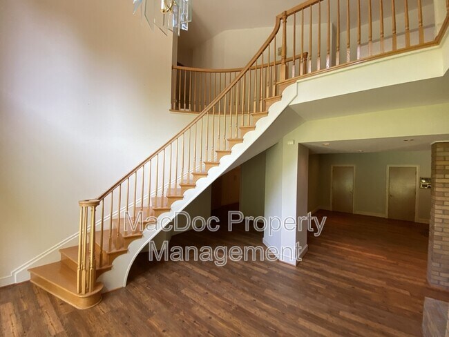 Building Photo - 11225 N Club Dr