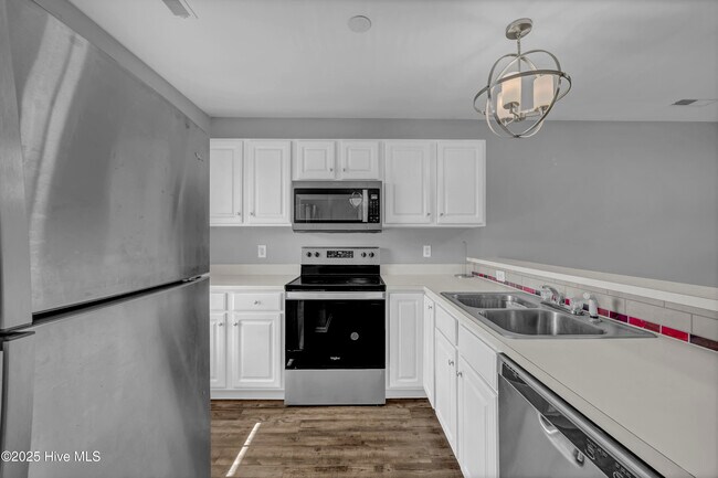 Building Photo - 4609 McClelland Dr