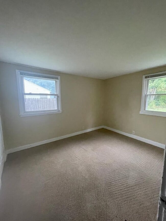 Building Photo - 2421 Hollywood Pl