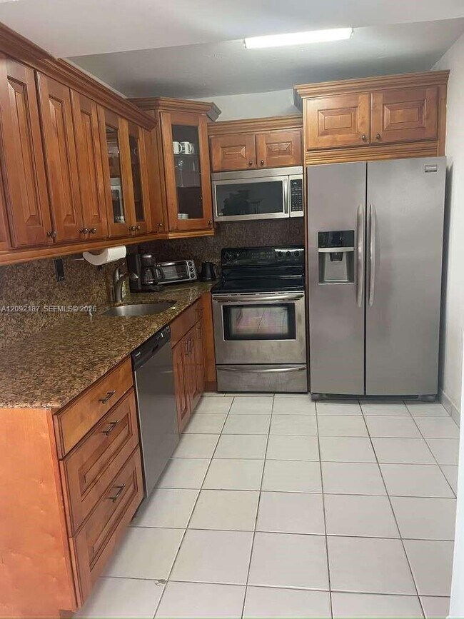 Building Photo - 3701 N Country Club Dr