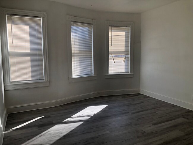 Building Photo - RENT DECREASE 3 Bedroom 2 bathroom townhou...