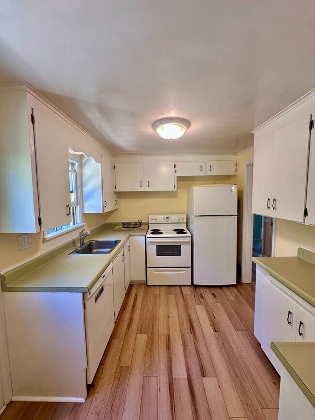 Building Photo - 2302 NE 94th St