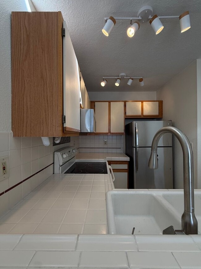 Building Photo - 4000 Carman Dr