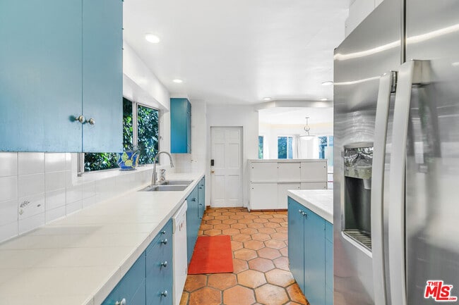 Building Photo - 1530 Valley View Rd