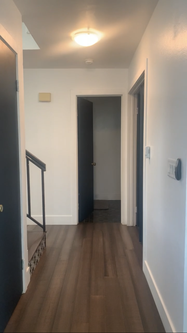 Hallway Upstairs - 31903 Vineyard Ave