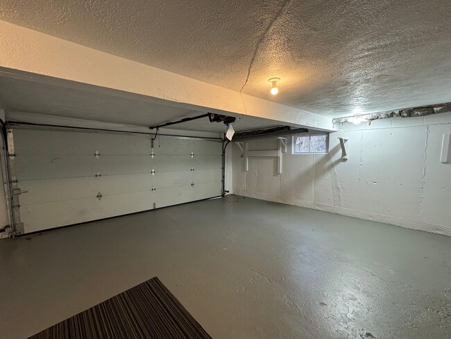 Building Photo - Pet-Ok | Charming Single-Family Ranch in Carlisle, MA | Avail 5/1